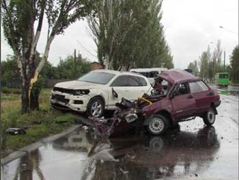 В Краматорске столкнулись маршрутка и два авто, есть погибшие фото