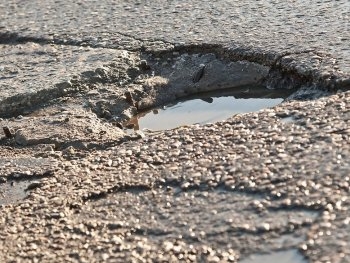 Украинские дороги вновь останутся без ремонта фото