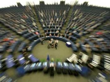 Европарламент призывает Россию воздержаться от давления на Украину фото