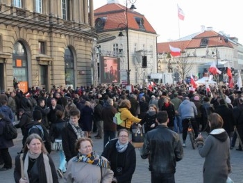 Поляки вышли на протест против правительства фото