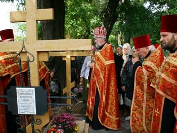 Отслужен молебен на могиле святого Феодосия Мелитопольского фото