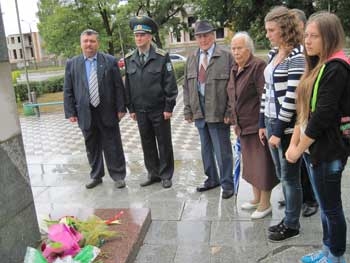 В Акимовском районе вспоминали героев подполья фото