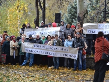 Запорожцы третий день митингуют против милицеской наркокрыши фото