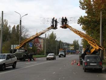 Светодиодная вышиванка сегодня переехала с площади на проспект фото