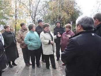 Запорожский мэр пообещал переселить семьи военных в отставке фото