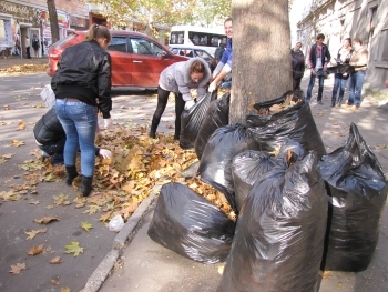 Студенты МГПУ устроили «субботник» на «стометровке» фото