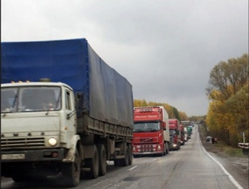 На границе с Россией застряли 150 автомобилей, спасатели оборудовали пункт обогрева фото