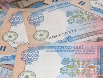 Среднестатистическому украинцу хватает денег только на еду и одежду фото