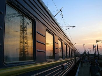 В Запорожье поезд сбил женщину фото
