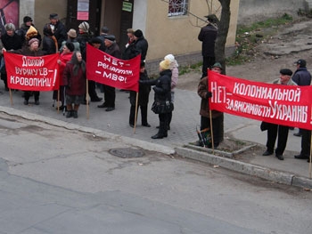 Мелитополь. У стен мэрии традиционный предсессионный митинг фото