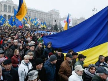 На Евромайдан снова собираются люди: Киев ждет еще три дня митингов фото