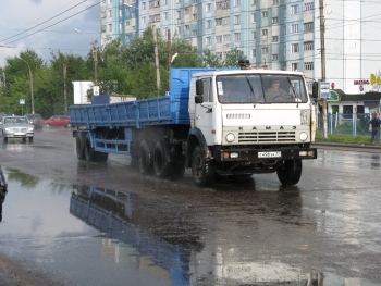 В Винницкой области упавшая труба пробила микроавтобус фото