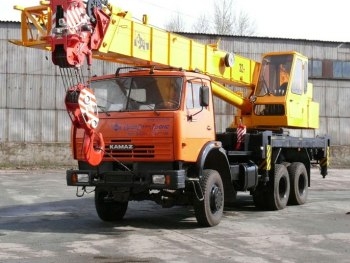 В Одессе автокран стал причиной огромной пробки фото