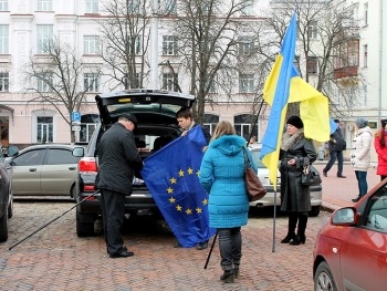 Активисты евромайдана снова собрались на автопробег фото