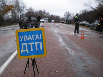 В Запорожской области легковушка врезалась в КамАЗ: один погибший фото