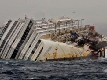 Капитан Costa Concordia признал вину в крушении лайнера фото