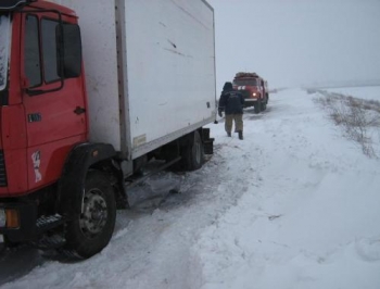 Под Мелитополем в снежном заторе оказались 11 авто фото