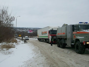 В Запорожской области из снежных заносов спасли 70 человек фото