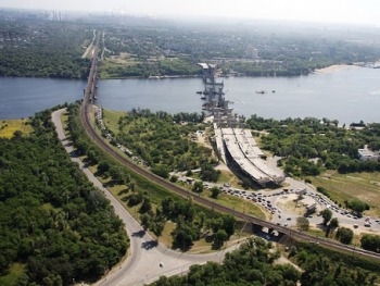 В Запорожье на мосту образовалась пробка фото