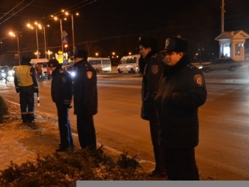 Среди задержанных митингующих возле ЗОГА  есть несовершеннолетние фото