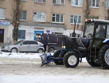 Порывистый ветер сдувает посыпку с мелитопольских дорог фото