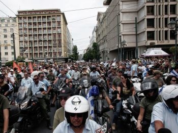 Парад неонацистов в Греции завершился столкновениями с полицией фото