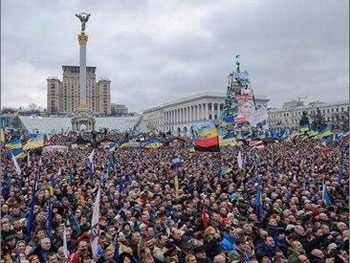 Таможня заблокировала 10 тонн польской помощи Майдану фото