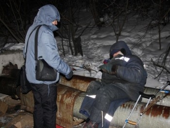 Запорожские социальные патрули помогают бездомным фото