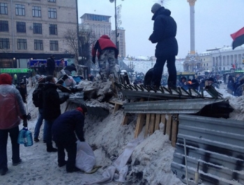 Почти половина украинцев против Евромайдана фото