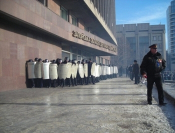 С запорожских активистов Евромайдана снимут обвинения после освобождения всех ОГА фото