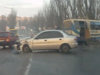 В Макеевке пассажиры автобуса в ДТП поломали ноги фото