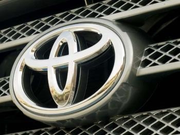 Toyota отзывает почти два миллиона авто по всему миру фото