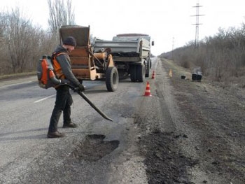 В Мелитопольском районе стартовал ремонт дорог фото