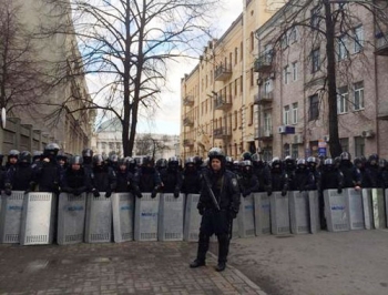 Активисты Майдана пришли к Верховной Раде фото