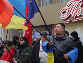 Мелитополь. Под стенами исполкома прошел митинг оппозиционеров фото