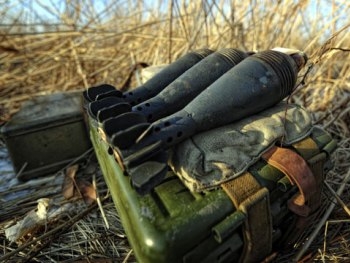 Во Львове тушили склады с боеприпасами фото