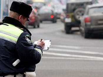 Сотрудники ГАИ блокируют подъезды к Майдану фото