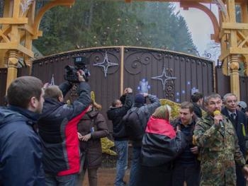 В Киевской области горела дача Медведчука фото