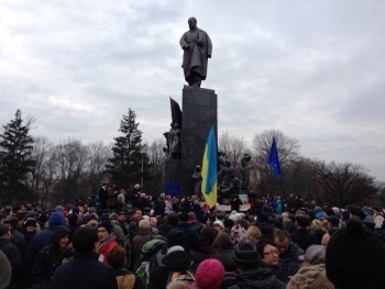 На харьковский Евромайдан напали: есть пострадавшие фото