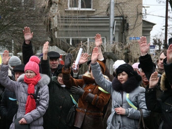 Мелитополь. Не все активисты майдана за снос памятников Ленину фото