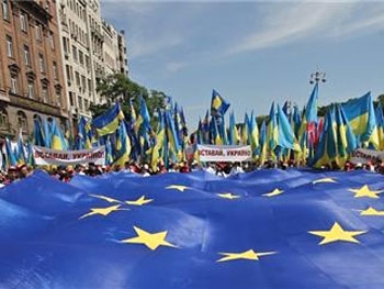 Евросоюз готов выделить Украине 20 млрд. евро фото