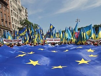 ЕС готов выделить Украине 1 млрд. евро в марте фото