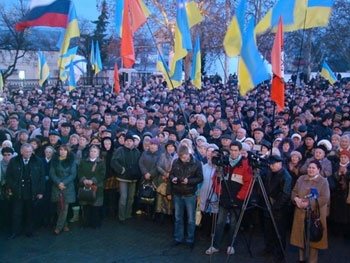 В Севастополе активисты разбили голову журналистке фото