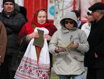 Активисты, поддерживающие Майдан, почтили память Т. Г. Шевченко фото