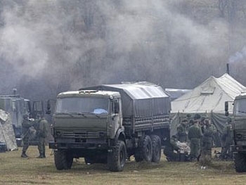 Колонна военной техники РФ направляется в Евпаторию фото