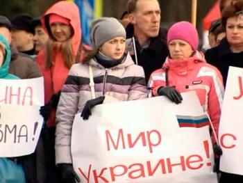 В России проходят акции в поддержку Украины фото