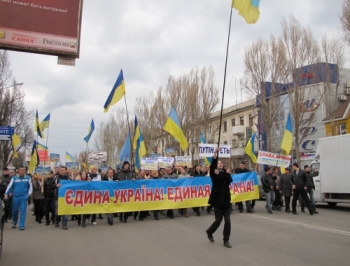 Мелитополь. Патриоты Украины прошли по городу под национальными флагами (ОБНОВЛЕНО) фото