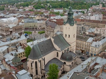 Крымчане обживаются во Львове и Днепропетровске фото