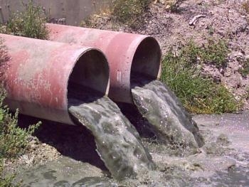 Запорожский завод загрязнял воду фото