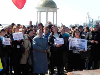 В Бердянске в воскресенье митингующие выясняли отношения фото